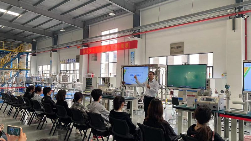 汽车用高固体份涂料树脂：性能解析与选型要点
